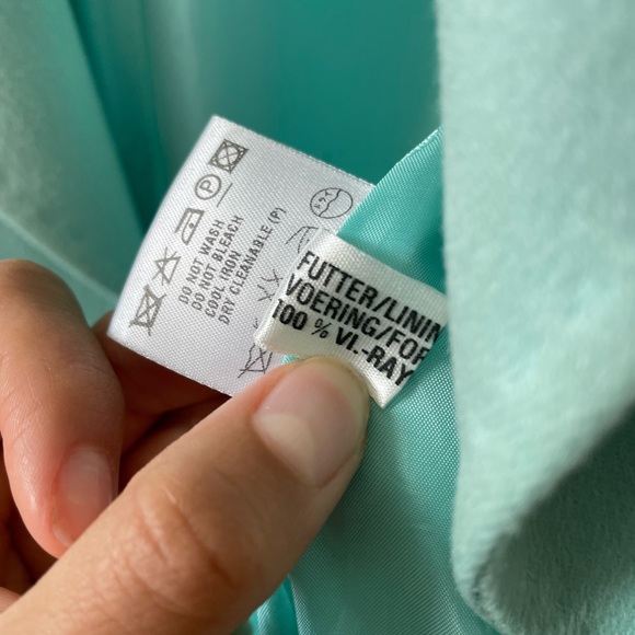 Escada Cashmere Blazer - Picture 10 of 10